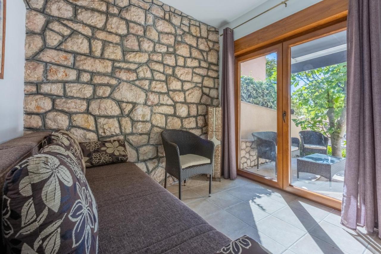 Apartmani Anita Dramalj Exterior photo